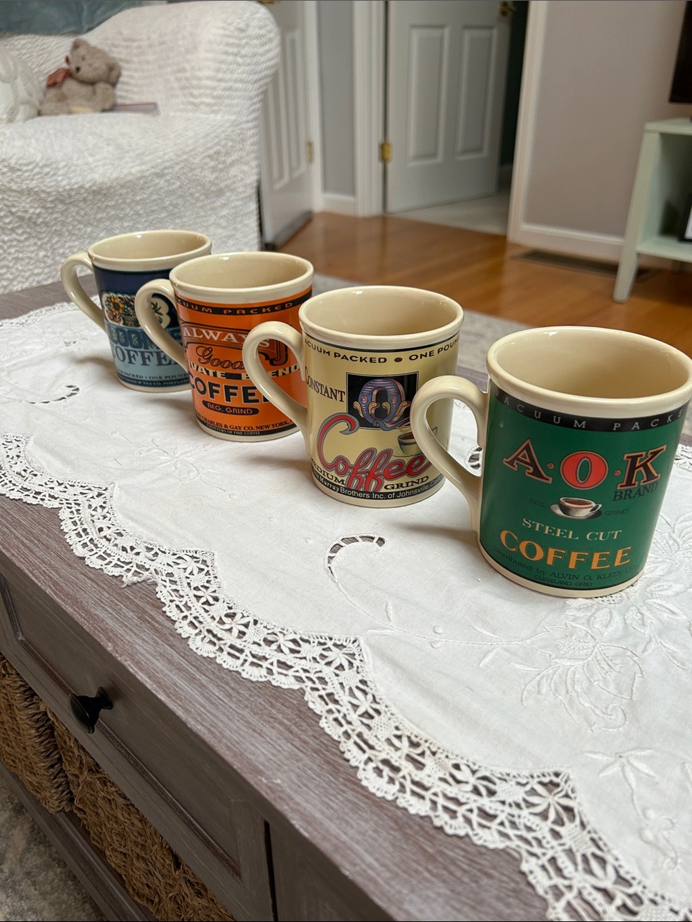 Set of 4 Vintage-Style Multicolor Coffee Mugs